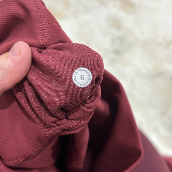 Lululemon Wonder Under Legging. Color: maroon-  Size 6 - Picture 3 of 3